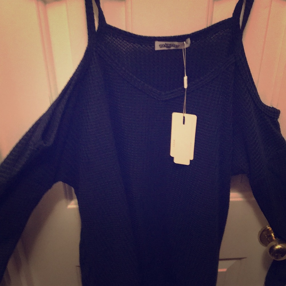 Strappy cold shoulder fall/winter top in Navy